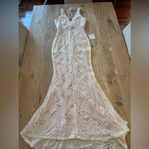 Lulu's Cream Lace Maxi Wedding Dress Nude Lining S NWT - Picture 2 of 11